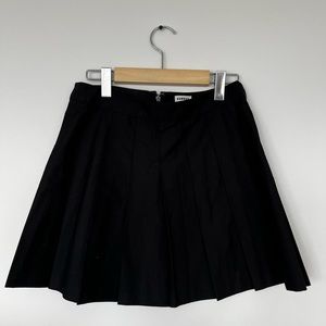 Black aritzia pleated skirt